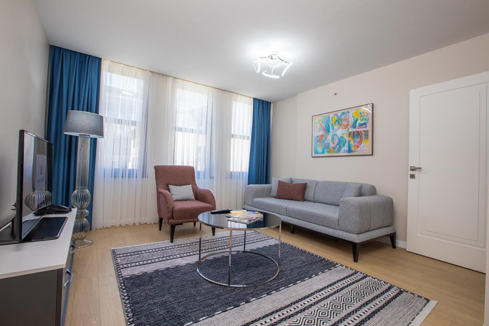 Hotel Millennium Istanbul Golden Horn Zewnętrze zdjęcie A living room in a serviced apartment in Dubai, United Arab Emirates